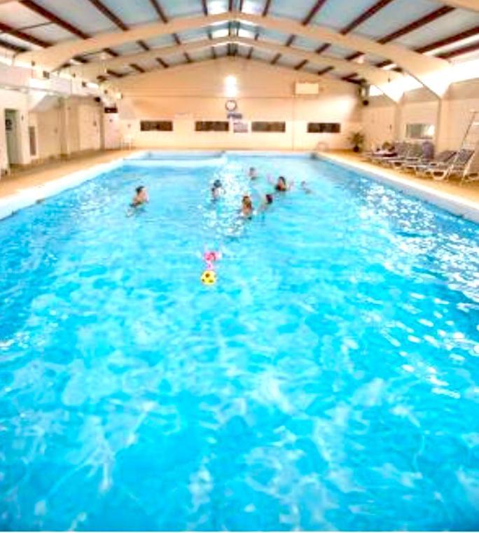 Clifftop Chalet With Pool Deal Eksteriør billede