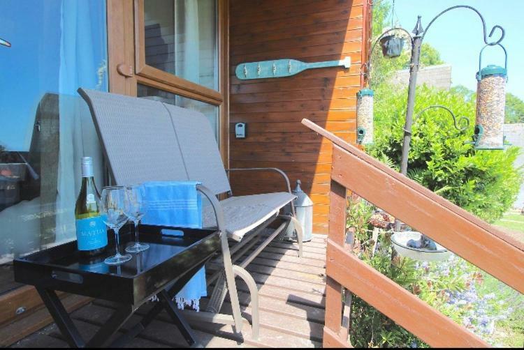 Clifftop Chalet With Pool Deal Eksteriør billede